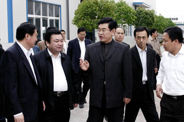 安徽省常務(wù)副省長(zhǎng)任海深來我公司參觀視察 安徽省常務(wù)副省長(zhǎng)任海深來我公司參觀視察