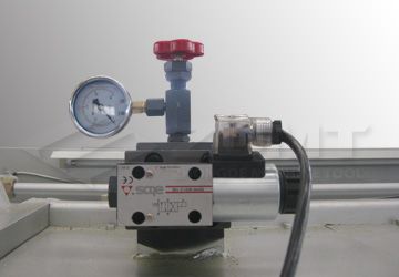 液壓系統.jpg 液壓系統.jpg