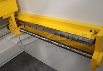 滾珠絲桿和直線導(dǎo)軌.jpg 滾珠絲桿和直線導(dǎo)軌.jpg