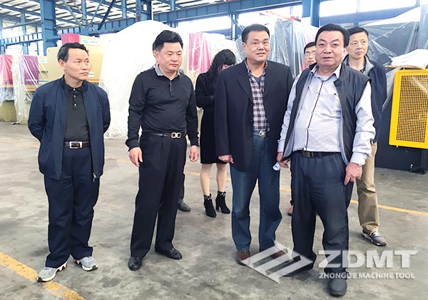 馬鞍山市政協(xié)副主席魏正平來(lái)我公司參觀考察4 馬鞍山市政協(xié)副主席魏正平來(lái)我公司參觀考察4