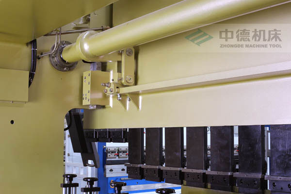 ZDPK-10032配有中德公司最新型扭軸同步裝置，強度高，能調節，專利技術